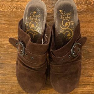 DANSKO Nadine Brown Suede Leather Studded Buckle Clogs Women’s 38/US7-7.5